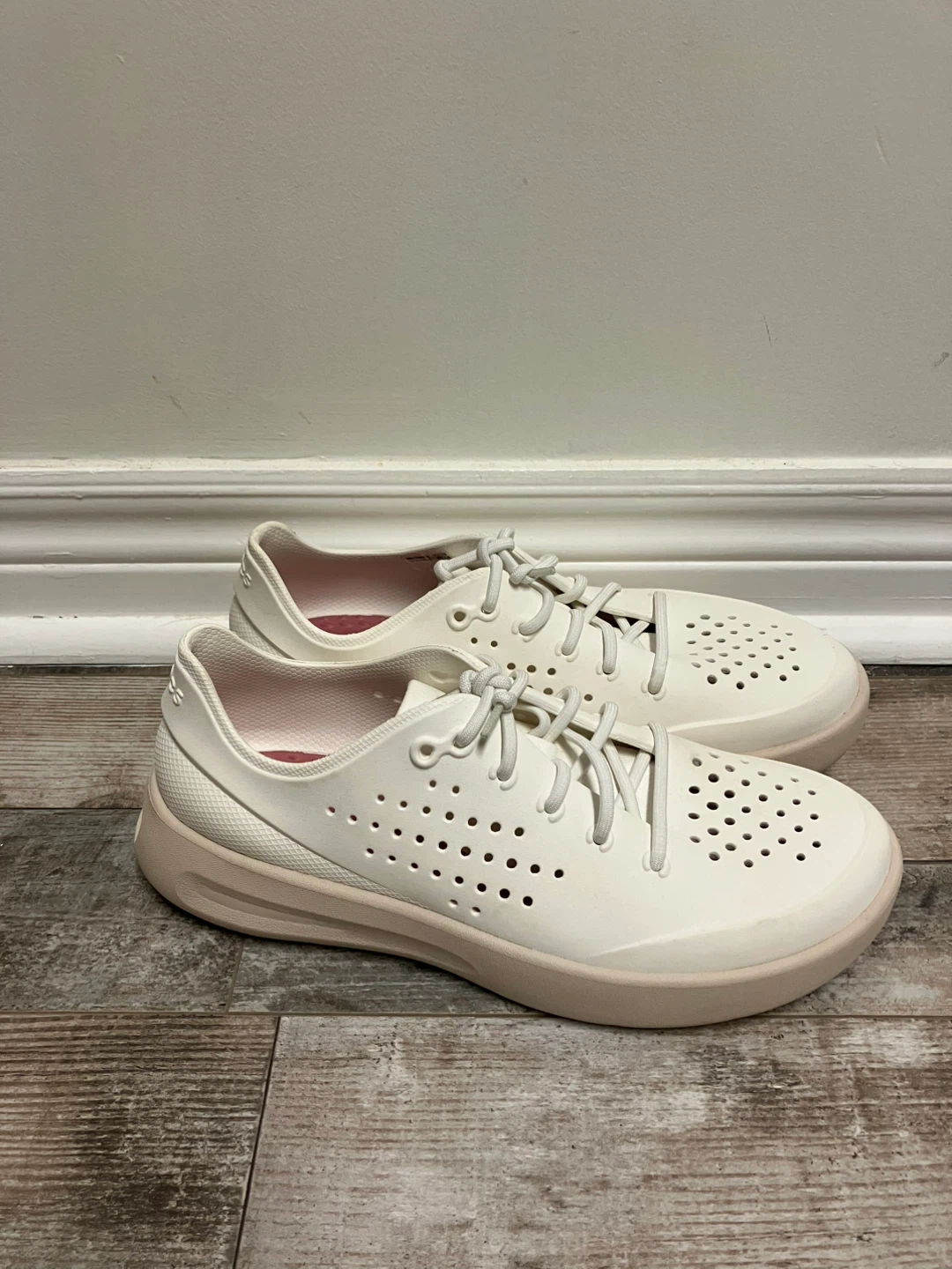 Women’s Croc Shoes - photo 3