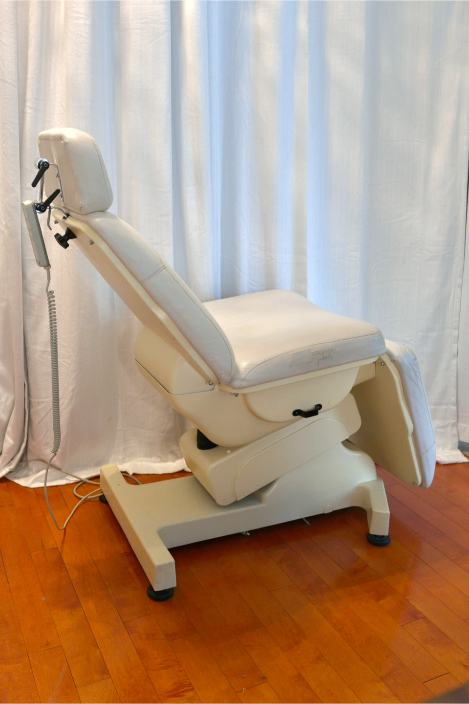 Electric Spa/Esthetics Bed - photo 2