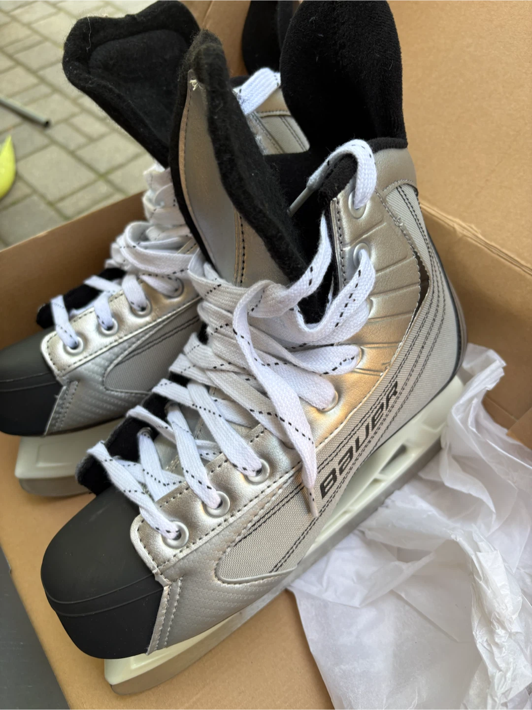 Bauer Hockey Skates - size 8 - photo 4