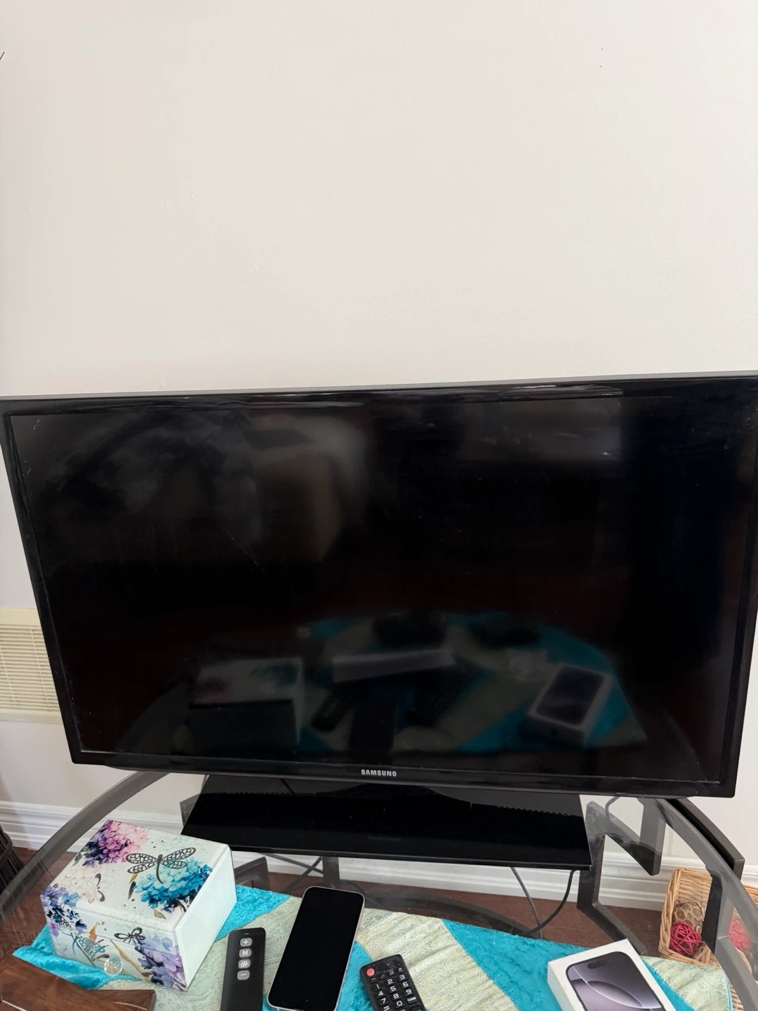 Samsung TV with Remote
