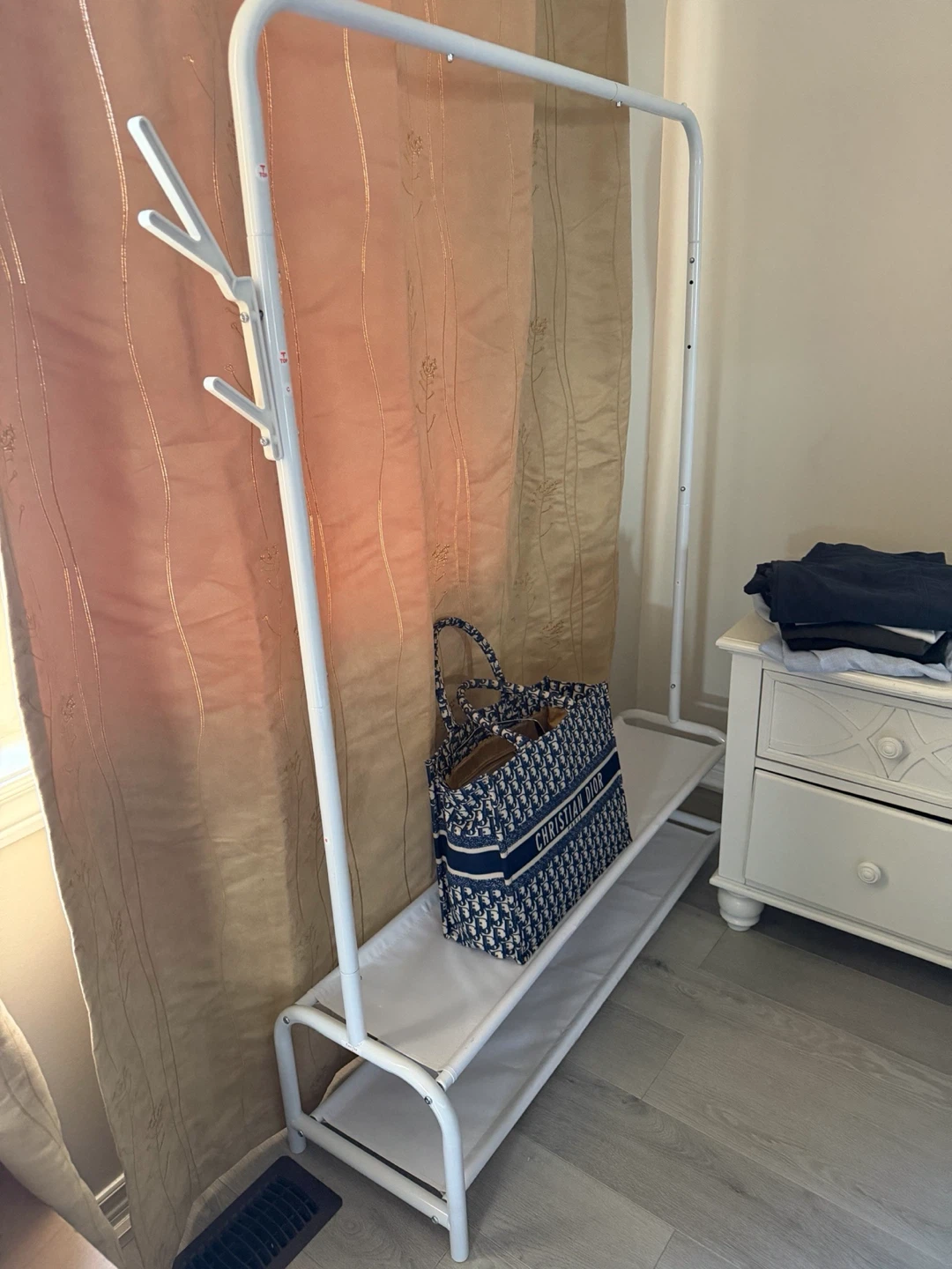 Clothes hanger