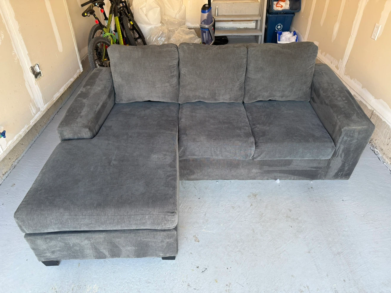 Grey Sectional Couch with Chaise