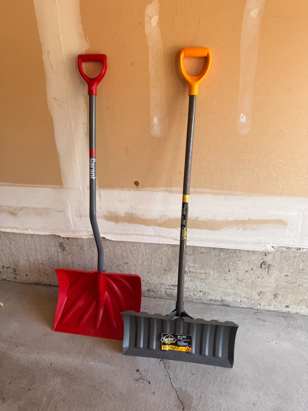 Garant Snow Shovels (2)