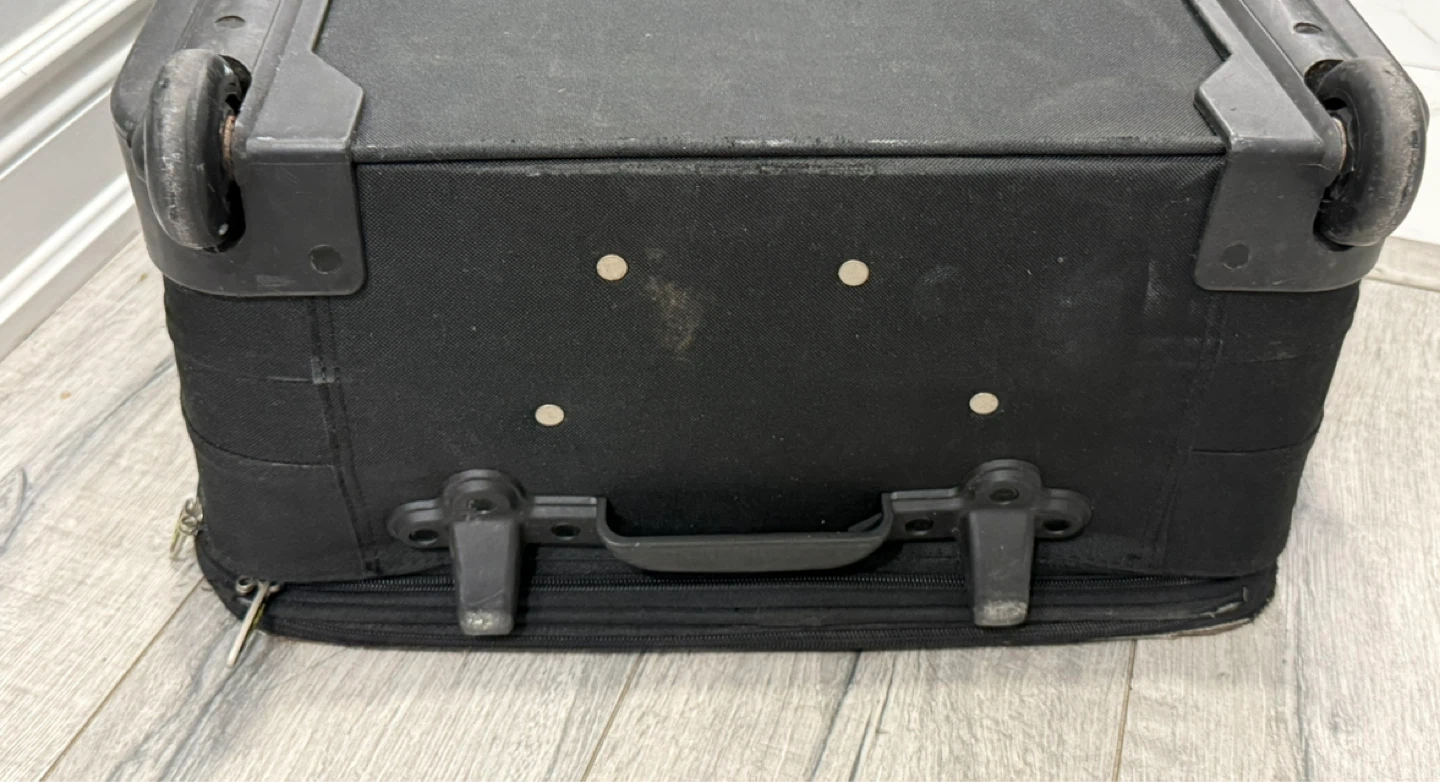 Skyway Black Wheeled Suitcase - photo 3