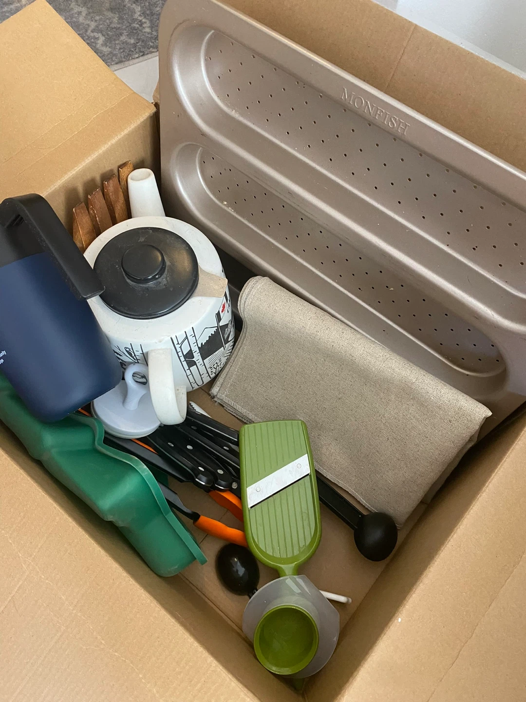 Various Kitchenware Items