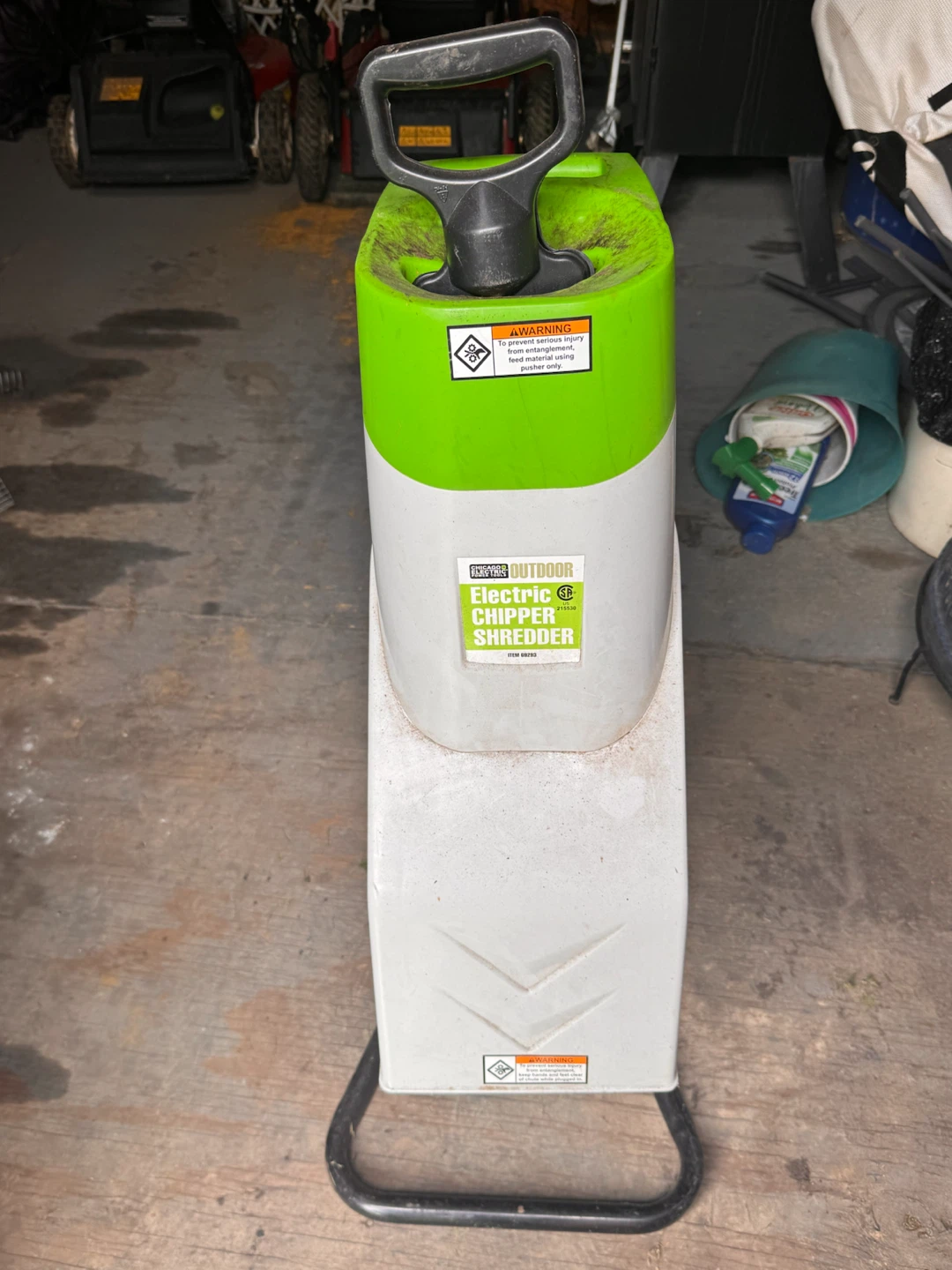 Chicago Electric Outdoor Electric Chipper Shredder