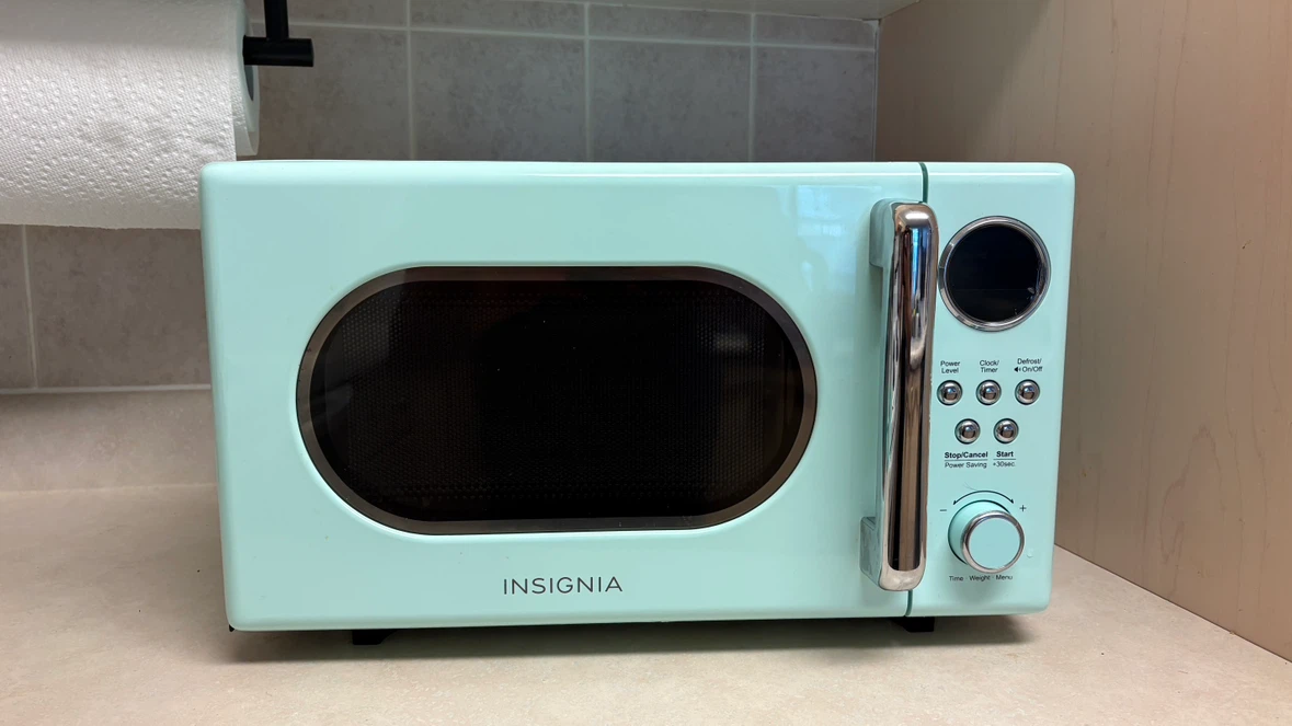 Insignia Retro Mint Microwave – 0.7 Cu. Ft.