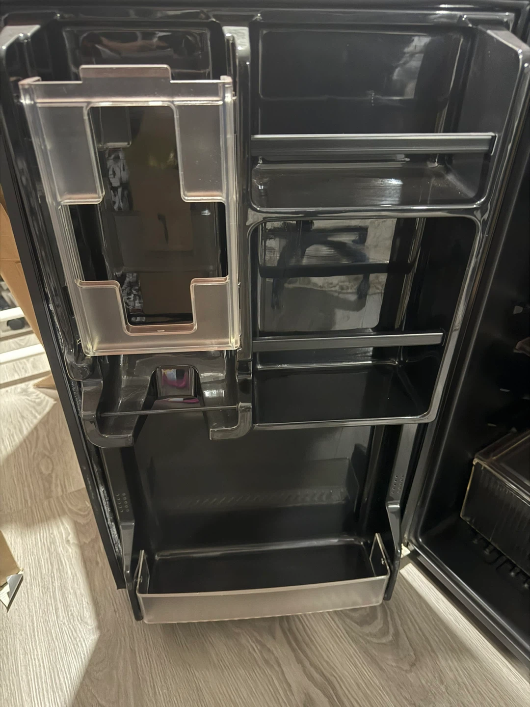 Sanyo SR-3770SC Mini Fridge - photo 2