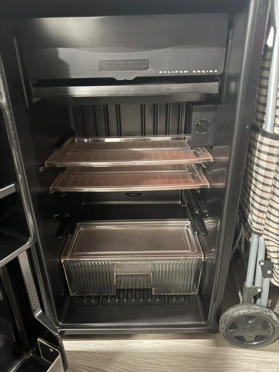Sanyo SR-3770SC Mini Fridge - photo 3