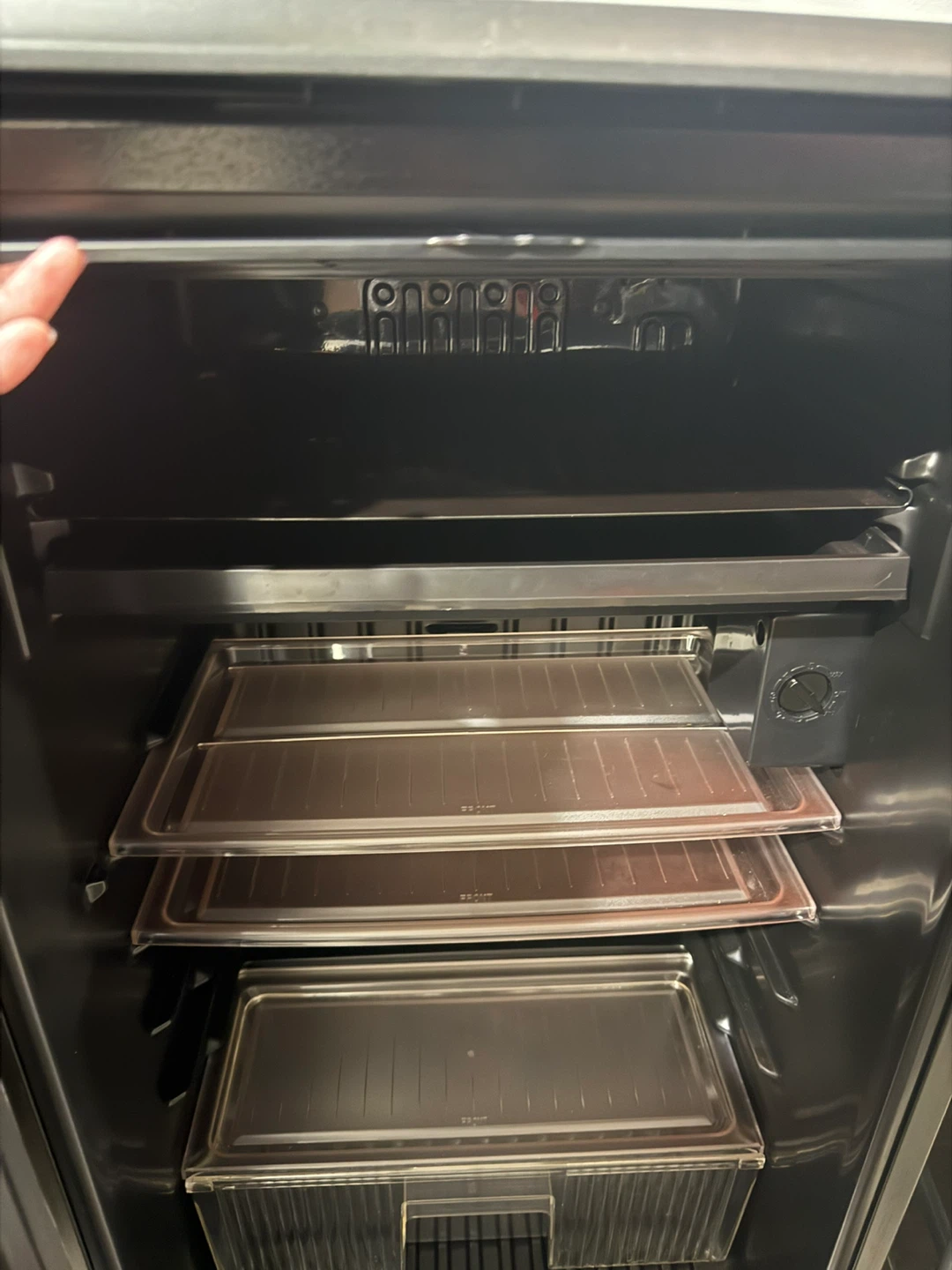 Sanyo SR-3770SC Mini Fridge - photo 4