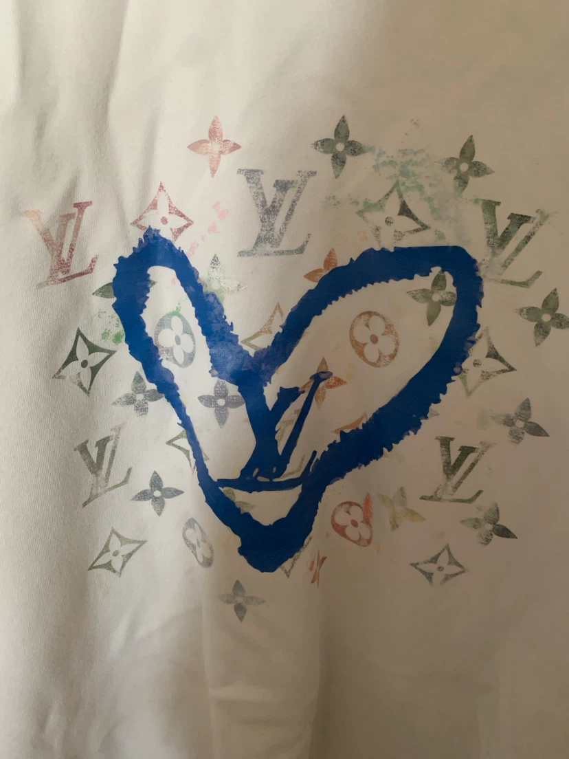 White Sweatshirt with Heart Logo - photo 2