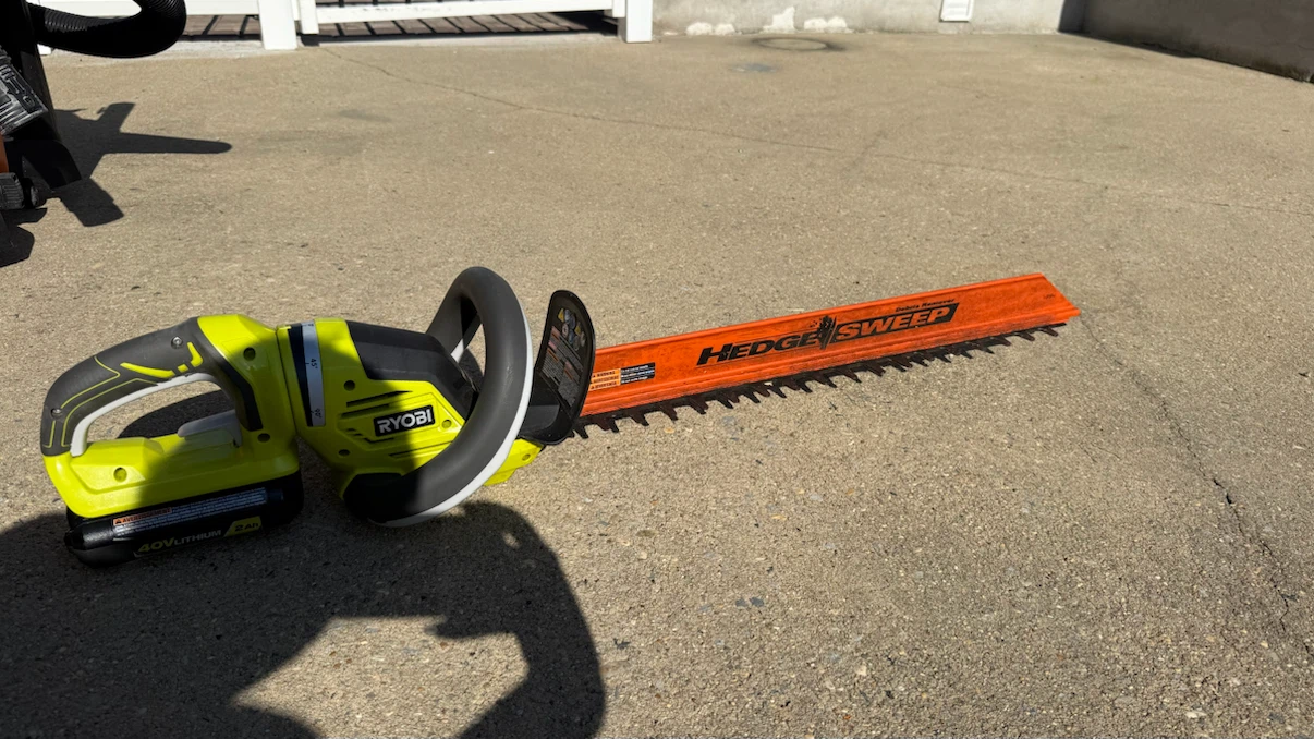 Ryobi 40V Cordless Hedge Trimmer with Battery and Charger - photo 2