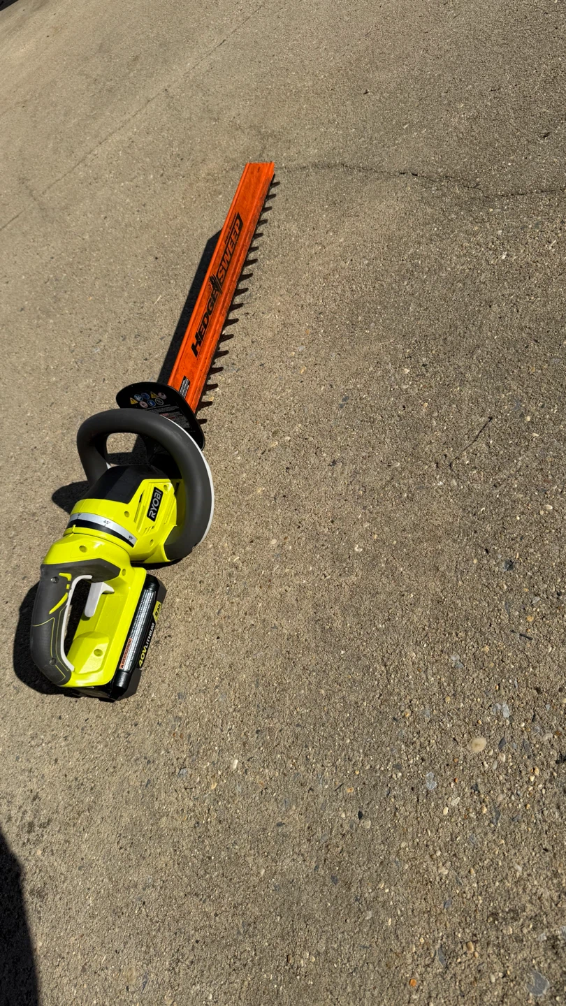 Ryobi 40V Cordless Hedge Trimmer with Battery and Charger - photo 3