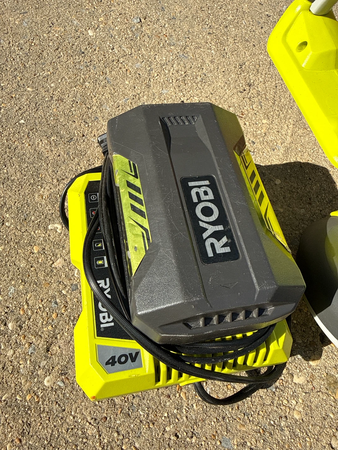 Ryobi 40V Cordless Hedge Trimmer with Battery and Charger - photo 5