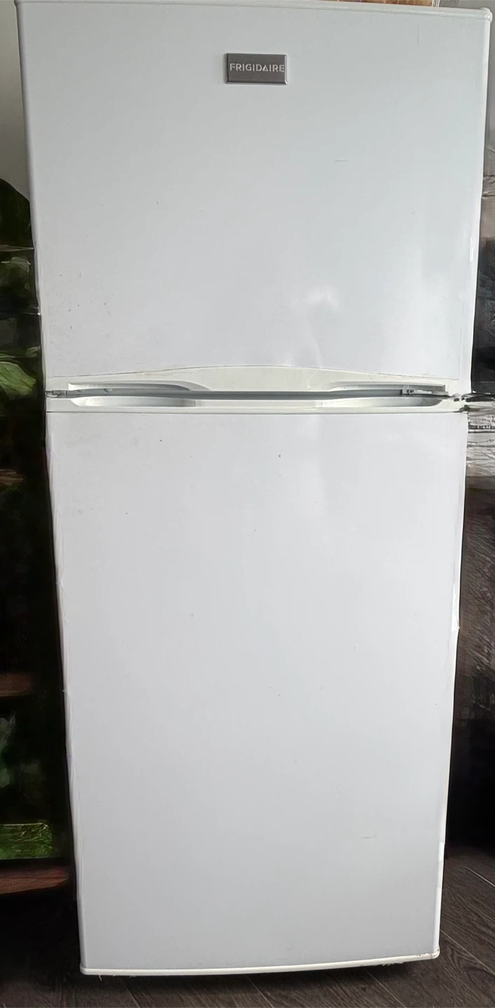 Frigidaire Refrigerator - photo 3