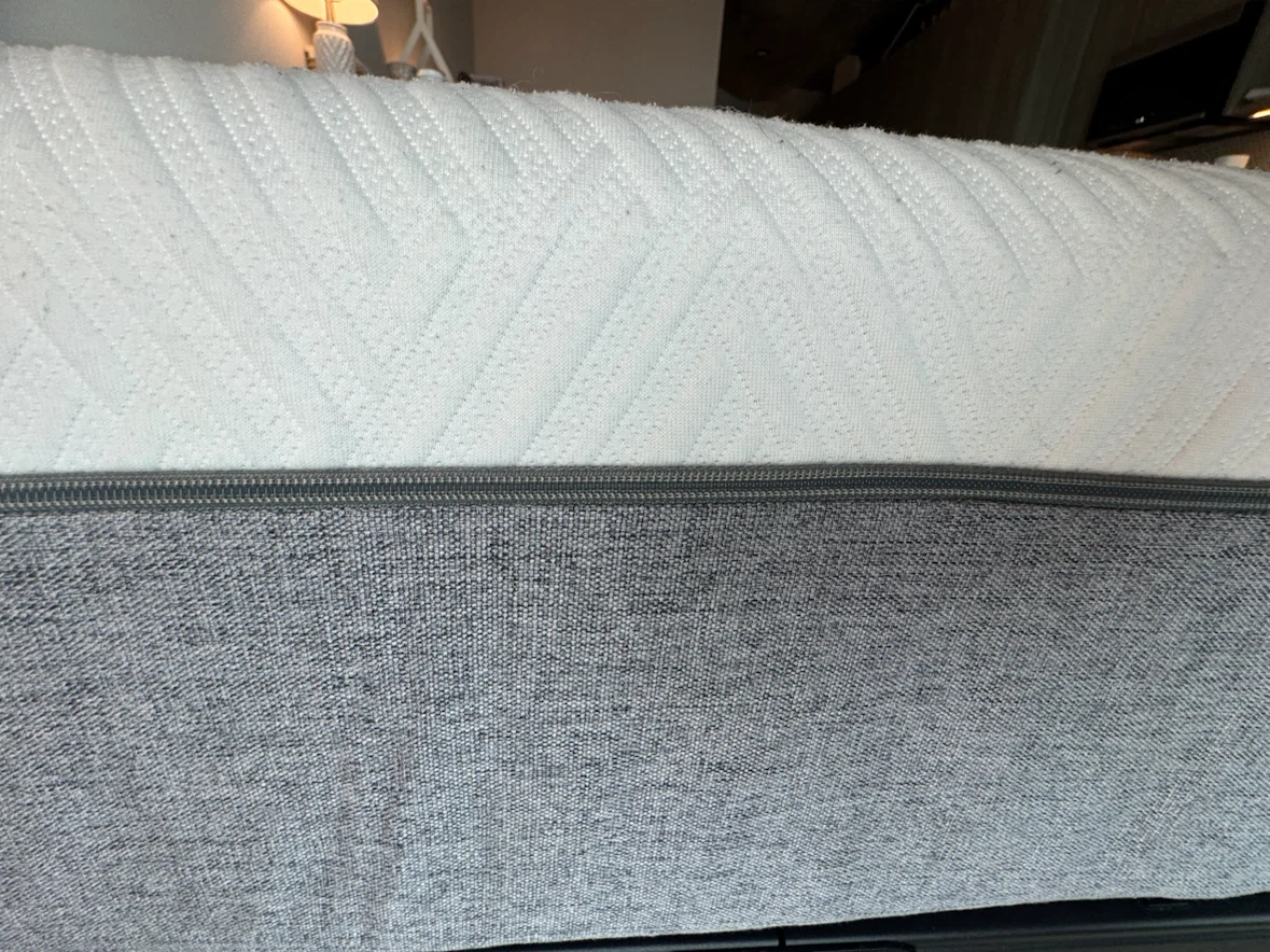 ***Pick up by 8/19***: King size White Quilted Mattress - photo 4