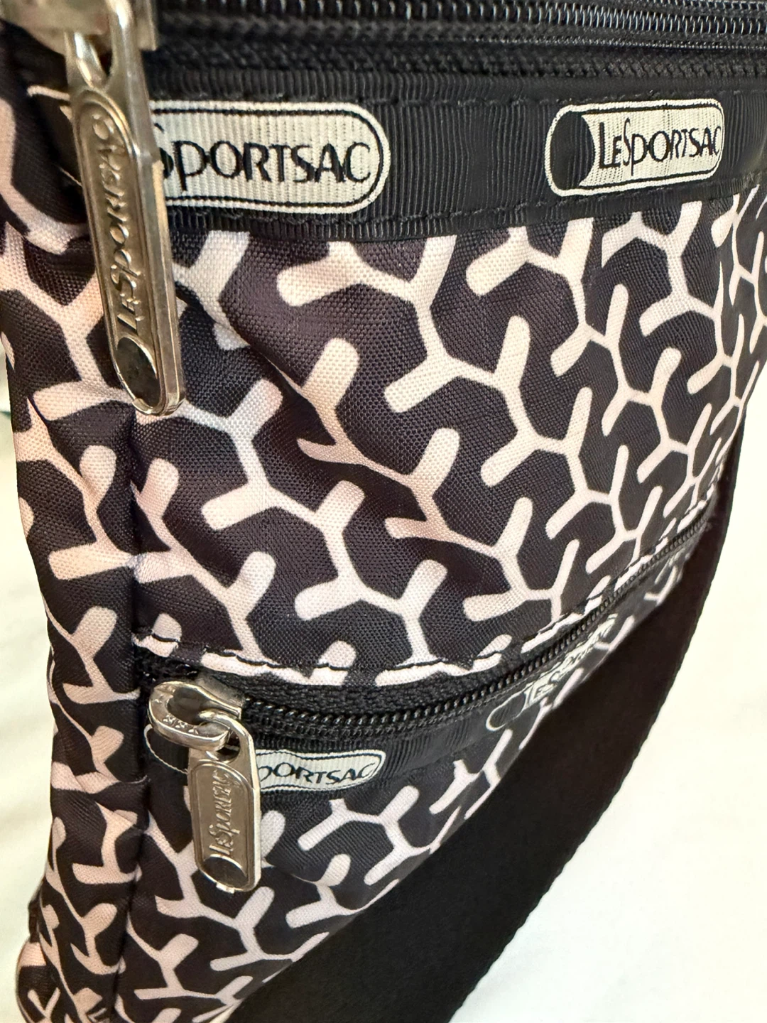 LeSportsac Black & White Pattern Shoulder Bag - photo 2