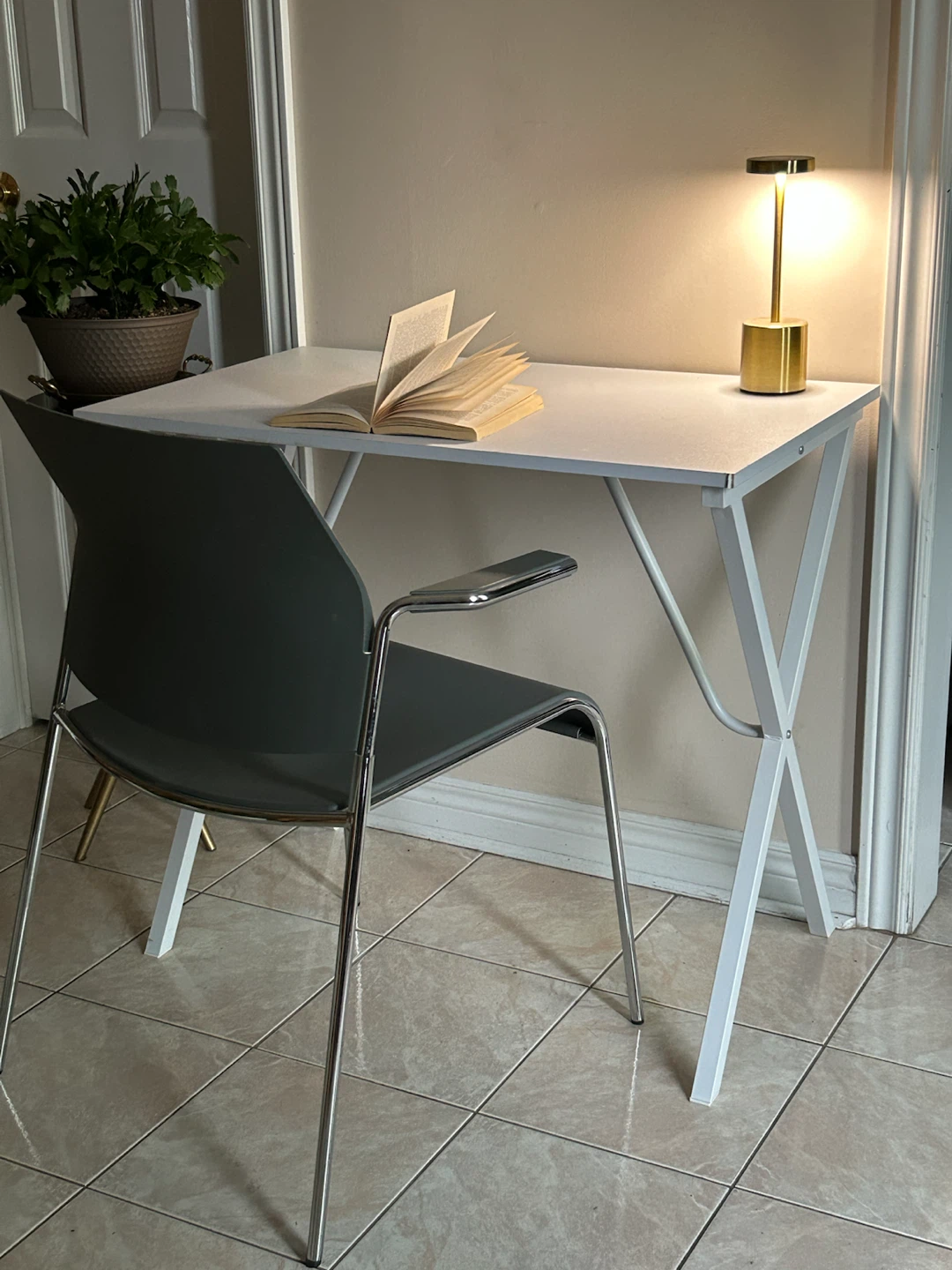 White X-Leg Desk/table