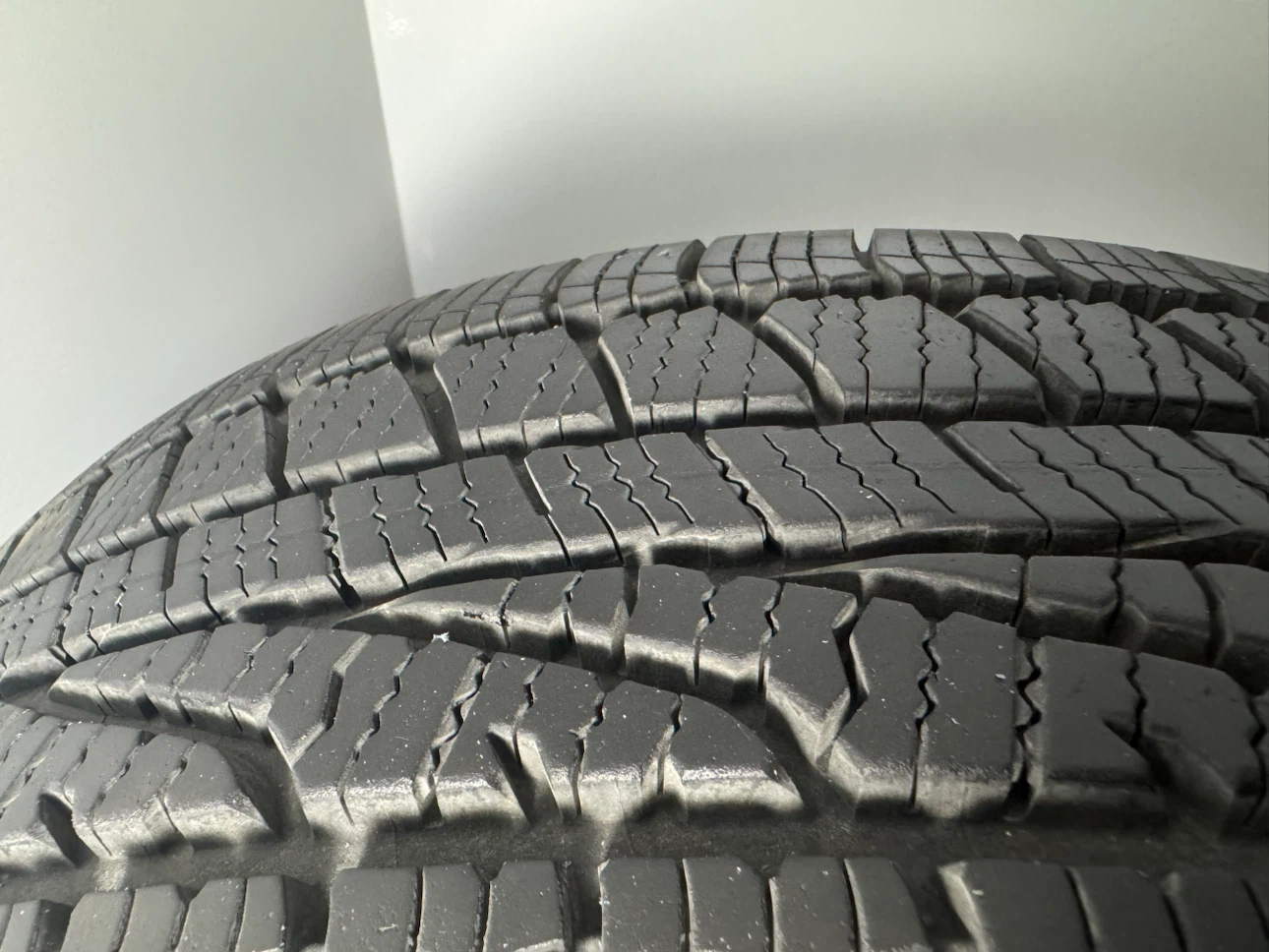 Winter tires: Goodyear Assurance WeatherReady (4 Tires) - photo 2