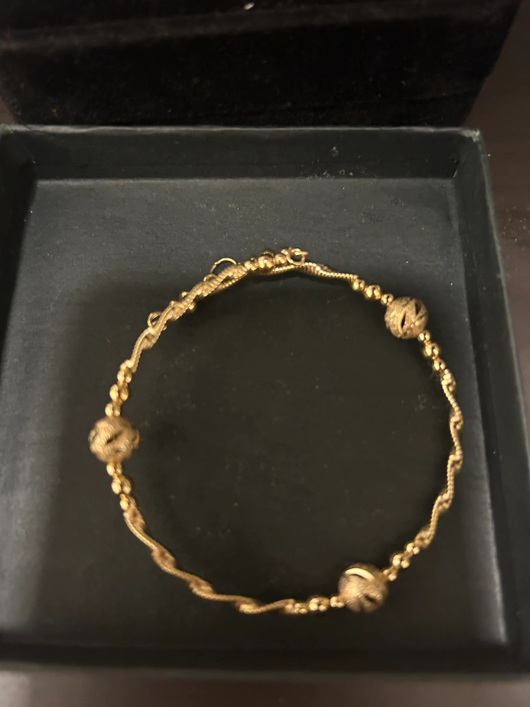 18k Gold  twisted and expandable bracelet with decorative beads