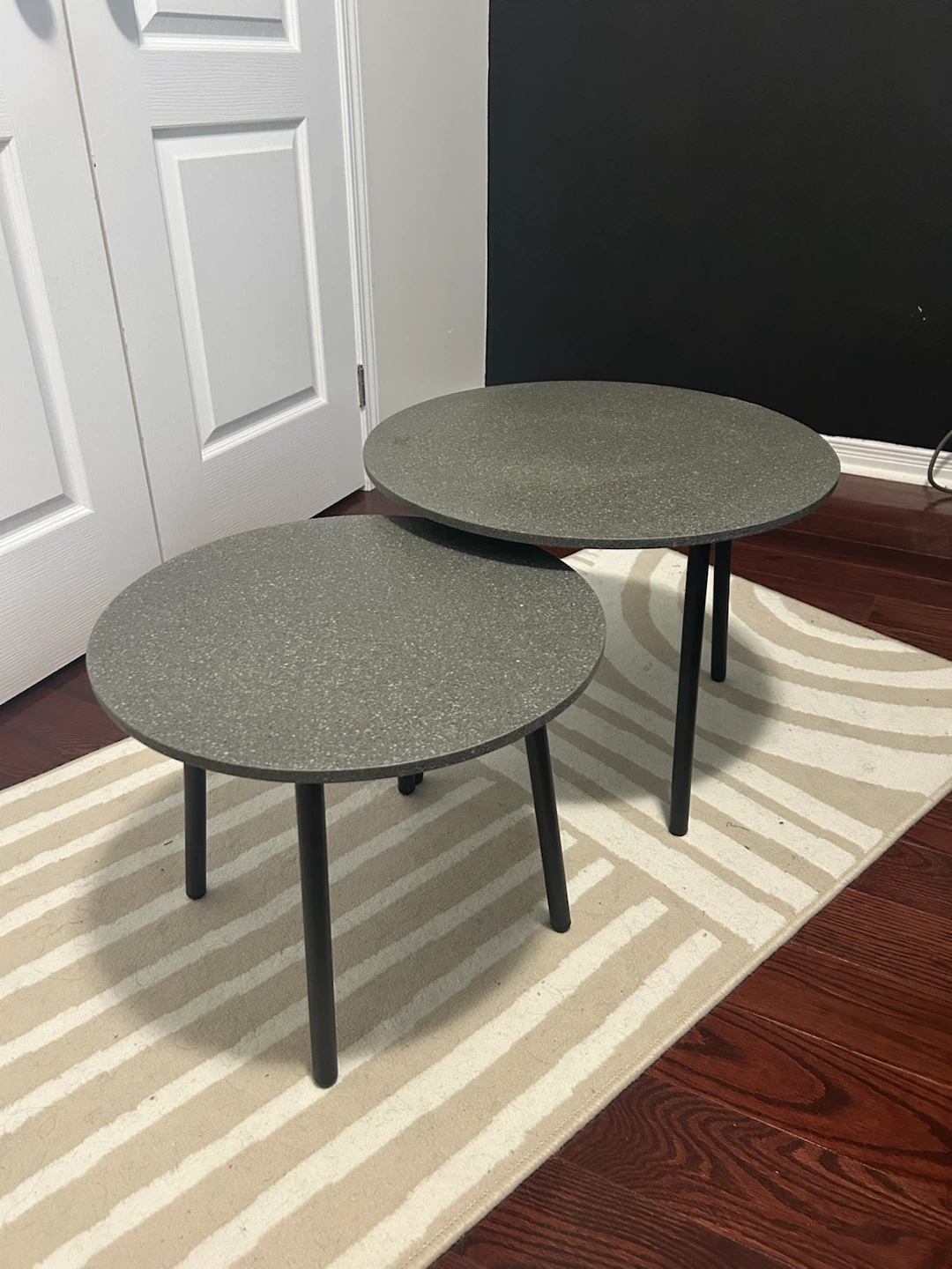 Set of 2 Round Nesting Side Tables