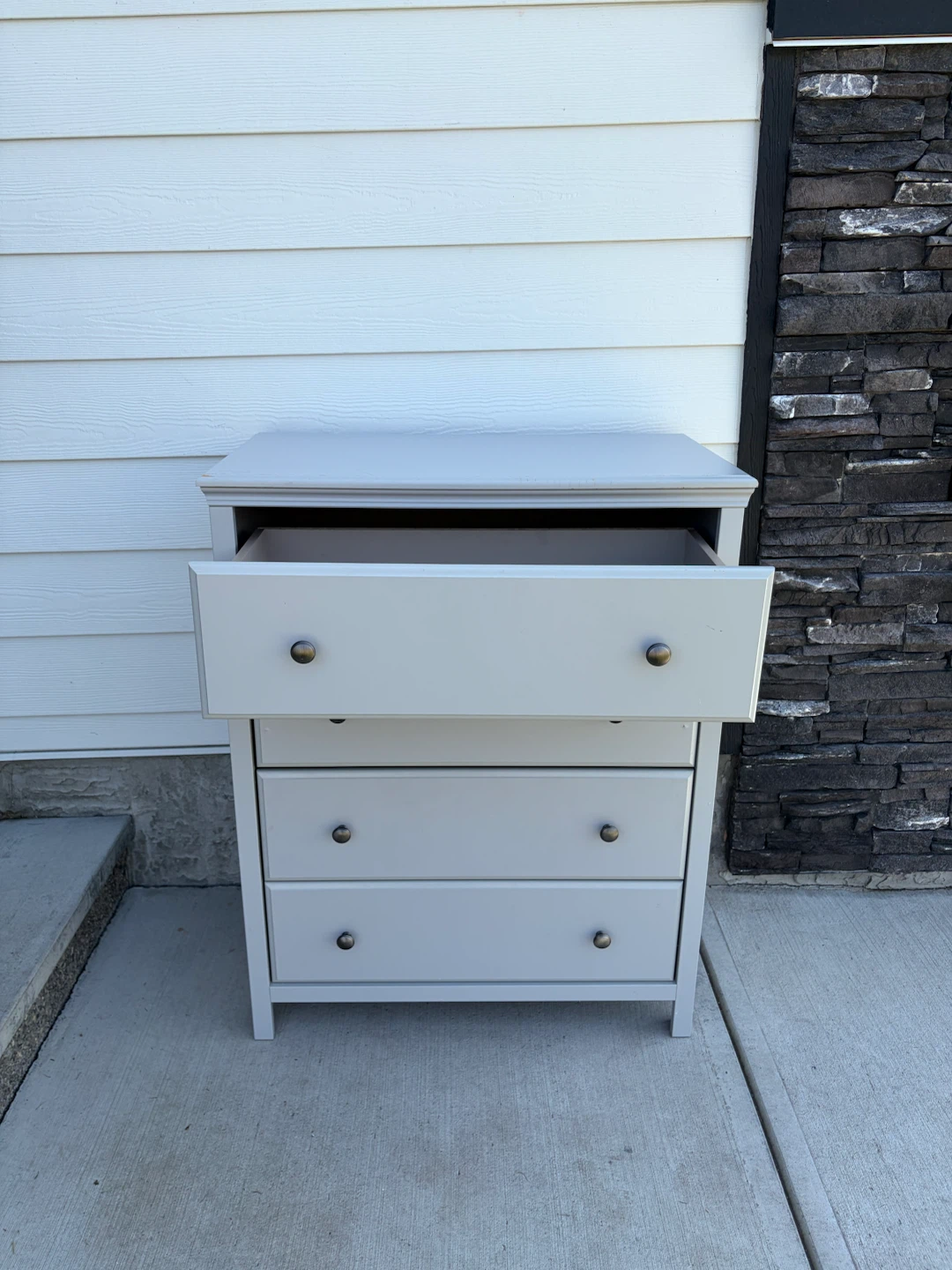 Grey dresser with 4 drawers - photo 2