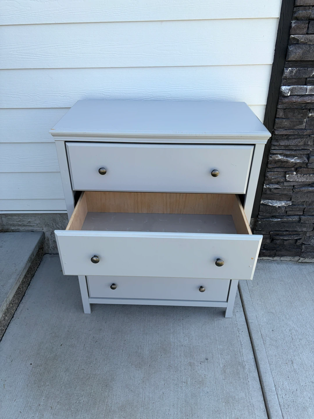 Grey dresser with 4 drawers - photo 3