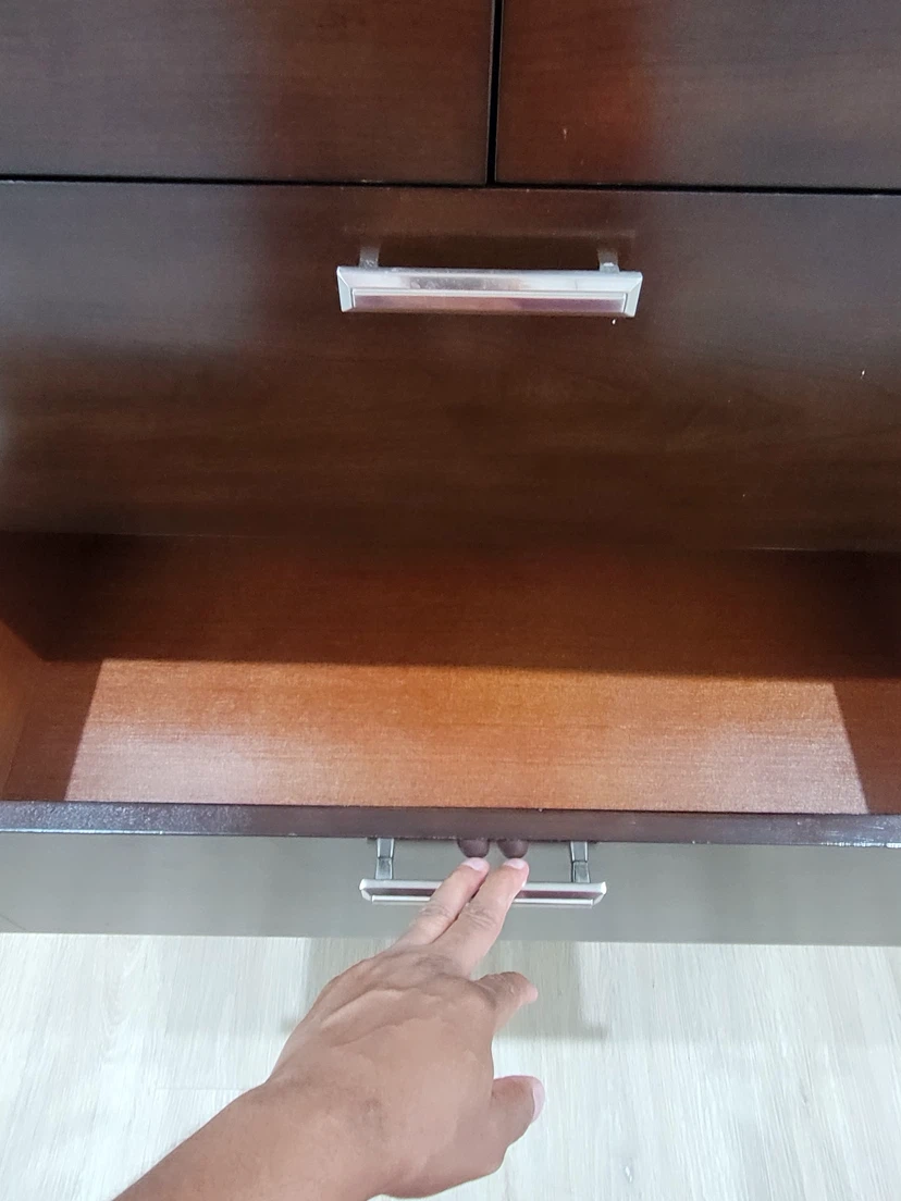 Brown Mahogany Dresser - photo 3