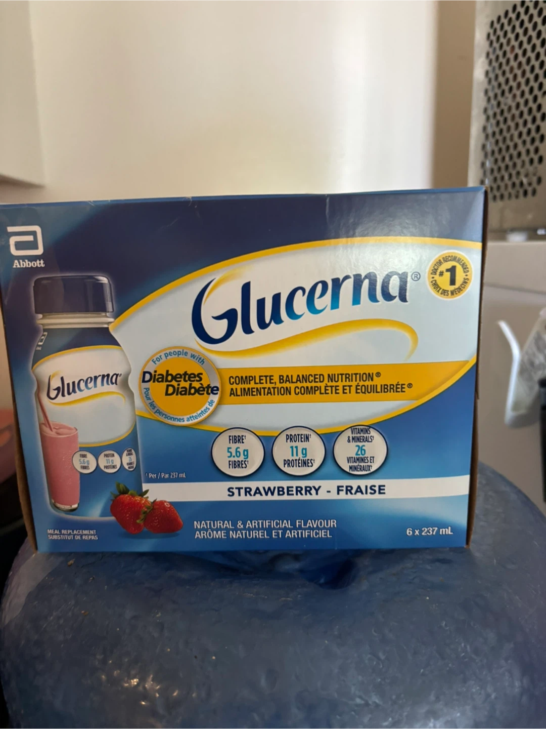 Glucerna Strawberry Nutritional Drinks (6 x 237 mL)