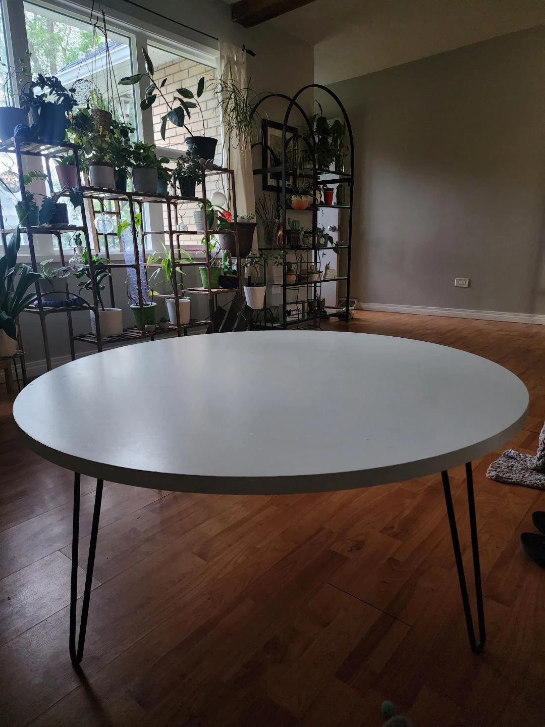 Round Coffee Table with Metal Legs