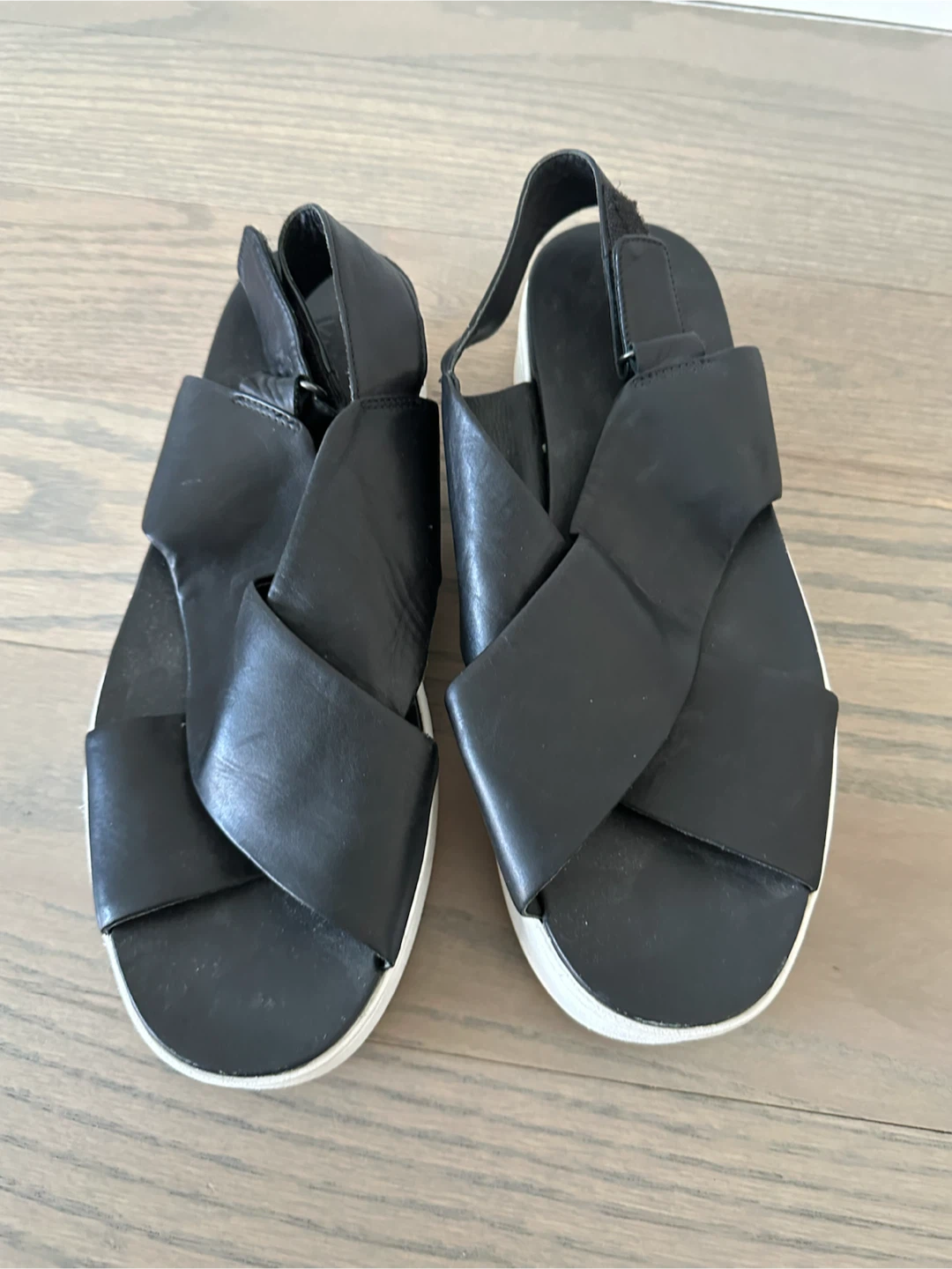 Vince Black Leather Platform Sandals - photo 2