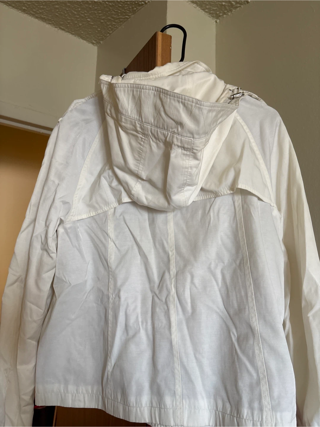 White Hooded Jacket - photo 3