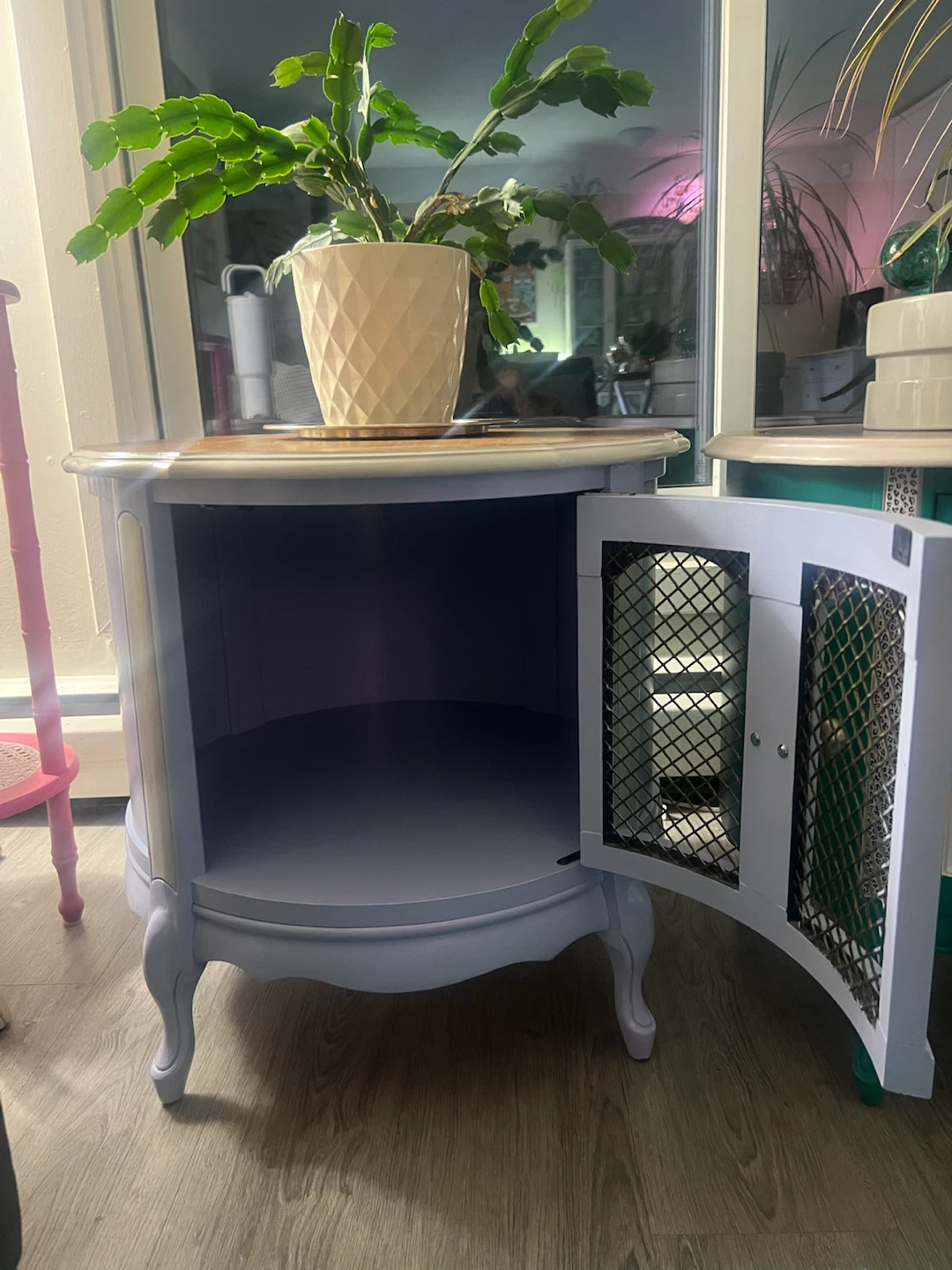French Provincial Round Drum Side Table - photo 2