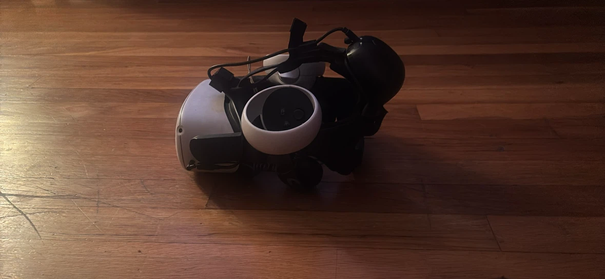 Meta Quest 2 VR Headset - photo 3