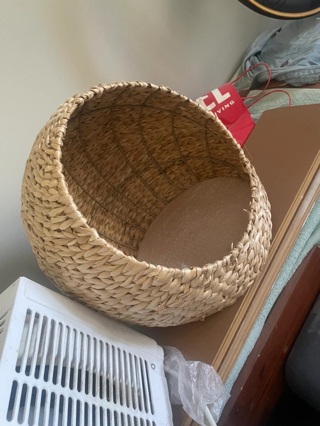 Cat bed Woven Basket