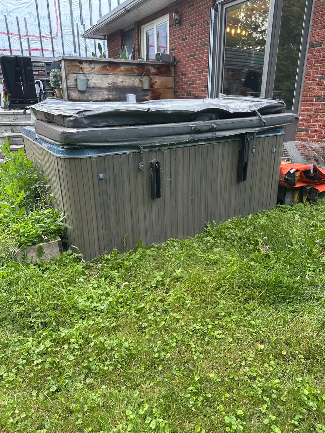 Hot Tub - photo 2