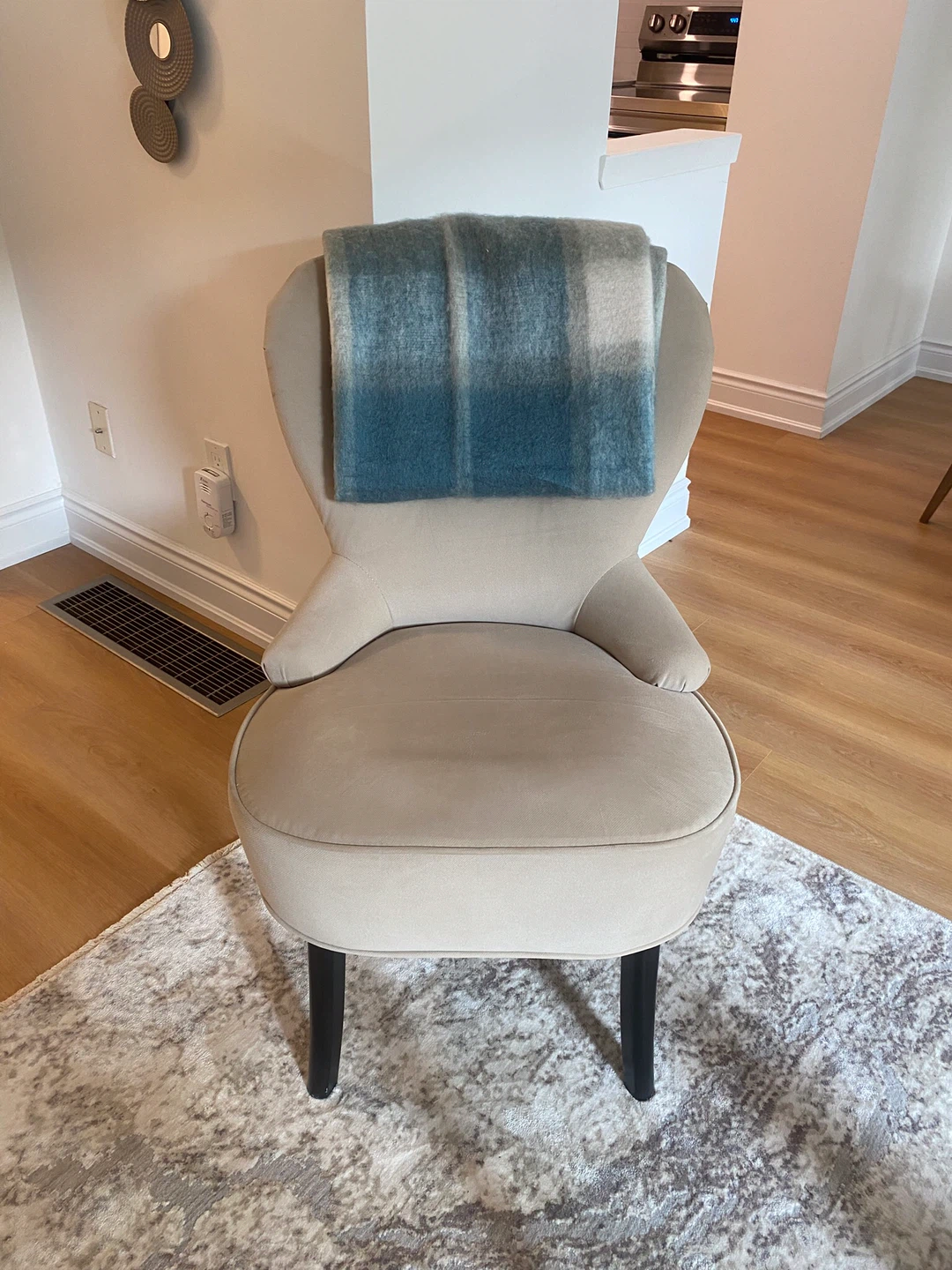 Super Cute Accent Chair - photo 5