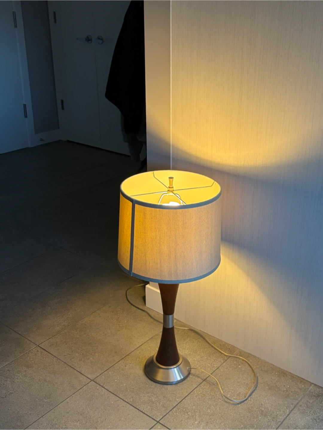 Mid-century style table lamp - photo 2
