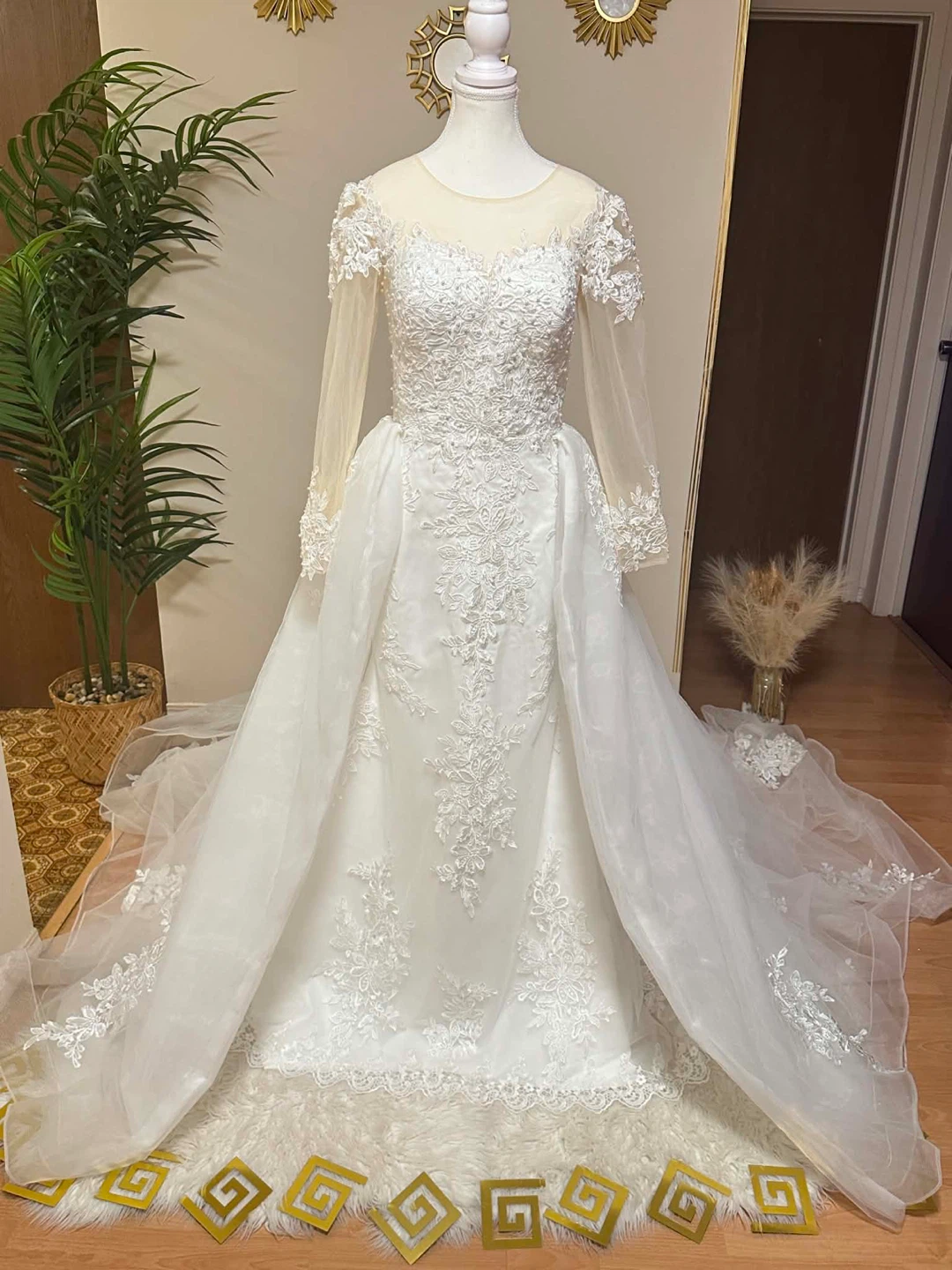 White Wedding Dress with Train - photo 2