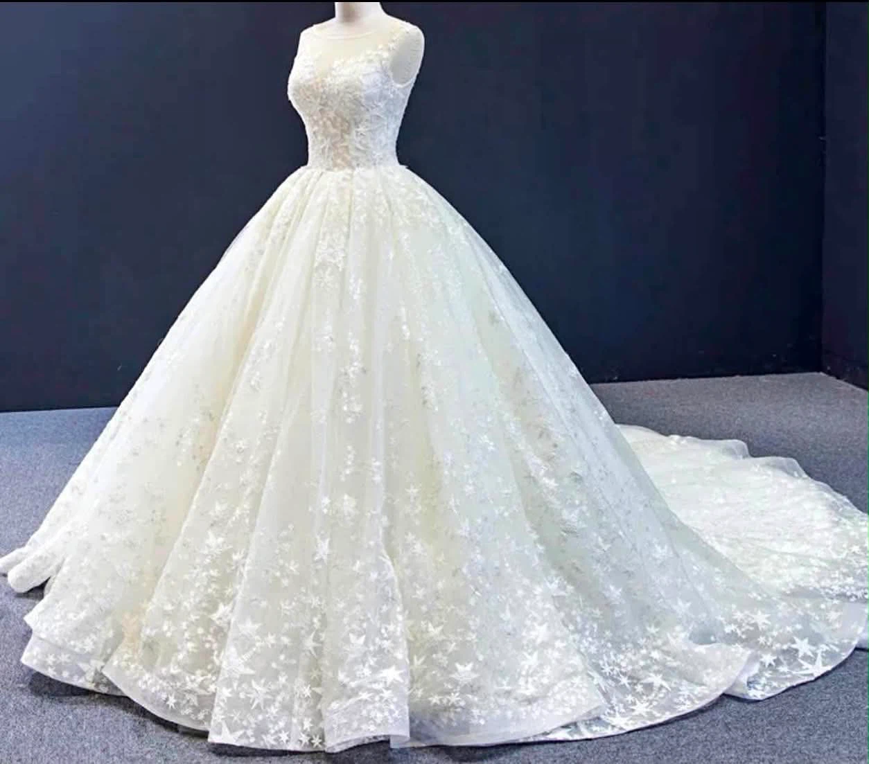 White Wedding Dress with Train - photo 5