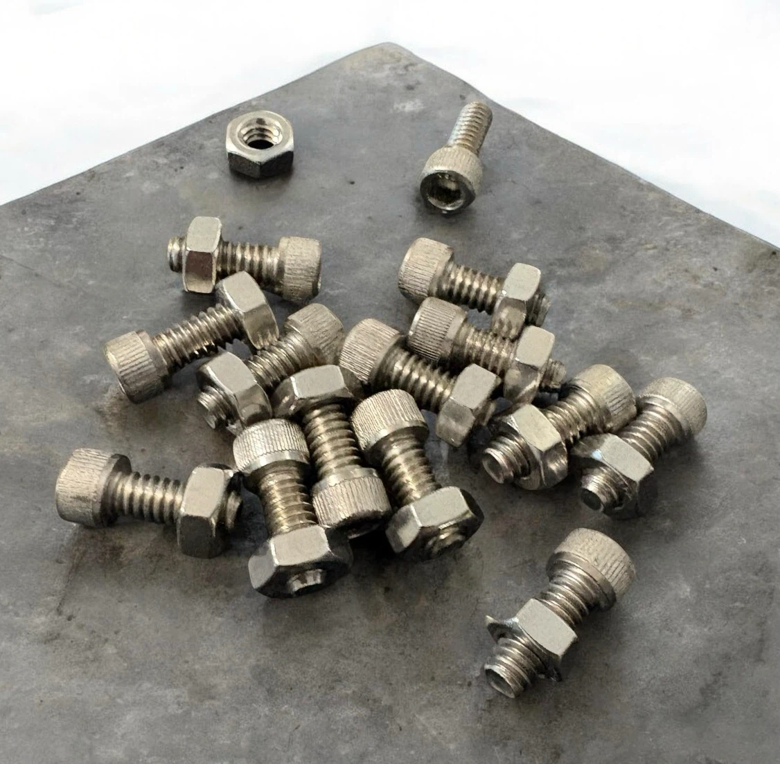 Stainless Steel Socket Head Cap Screws and Hex Nuts 20pcs
