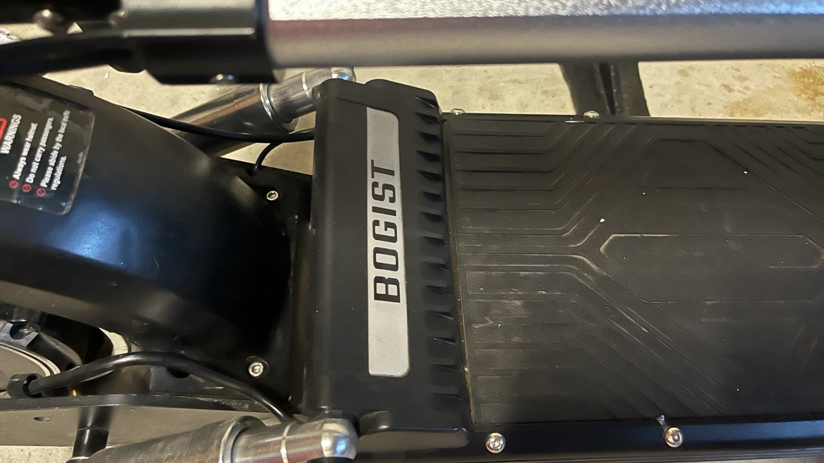 BOGIST Electric Scooter missing charger - photo 4