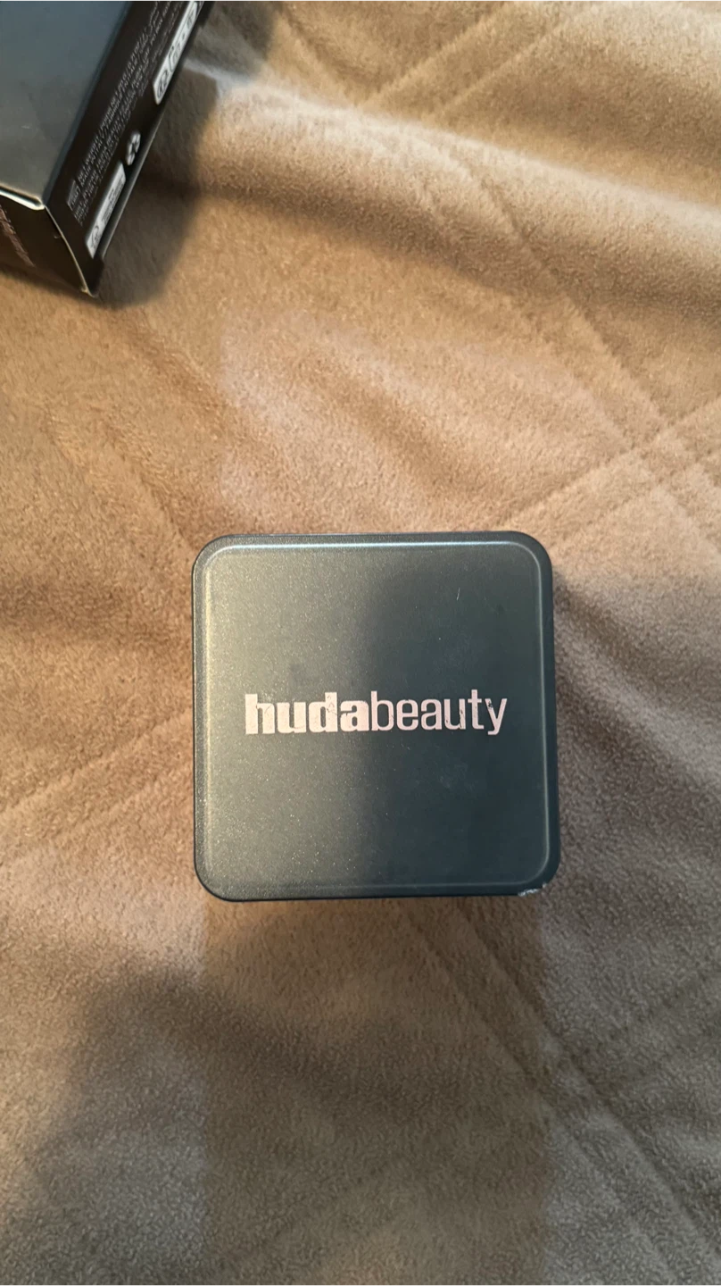 Huda Beauty Easy Bake Loose Baking & Setting Powder - Pound Cake - photo 3