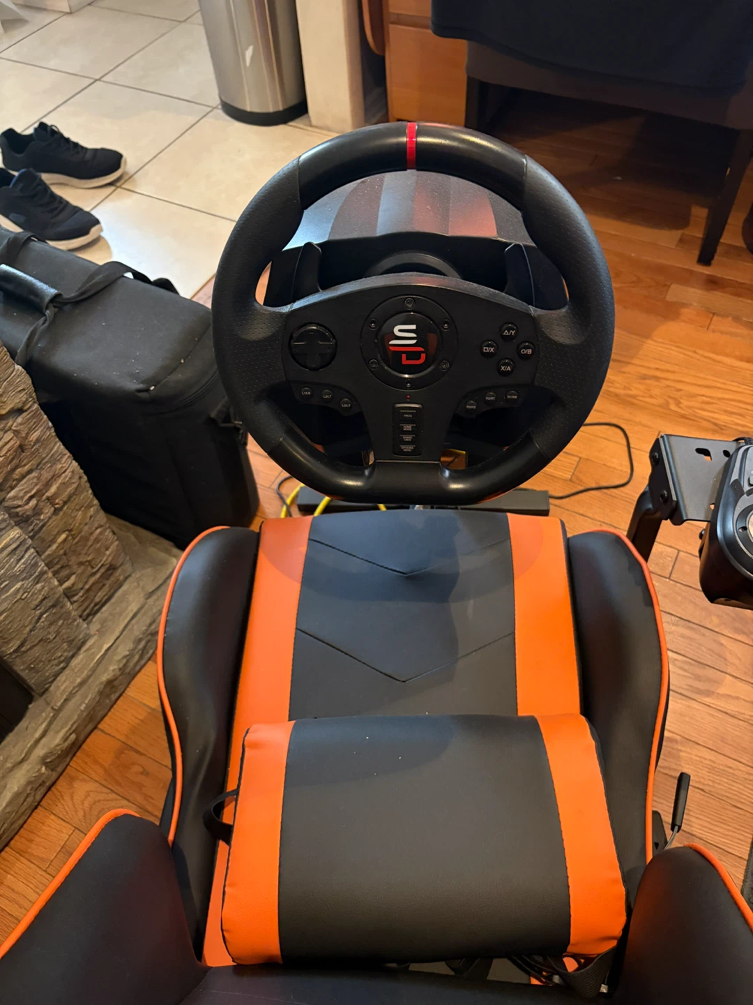 Vevor Gaming Chair and steering Wheel Combo - photo 2