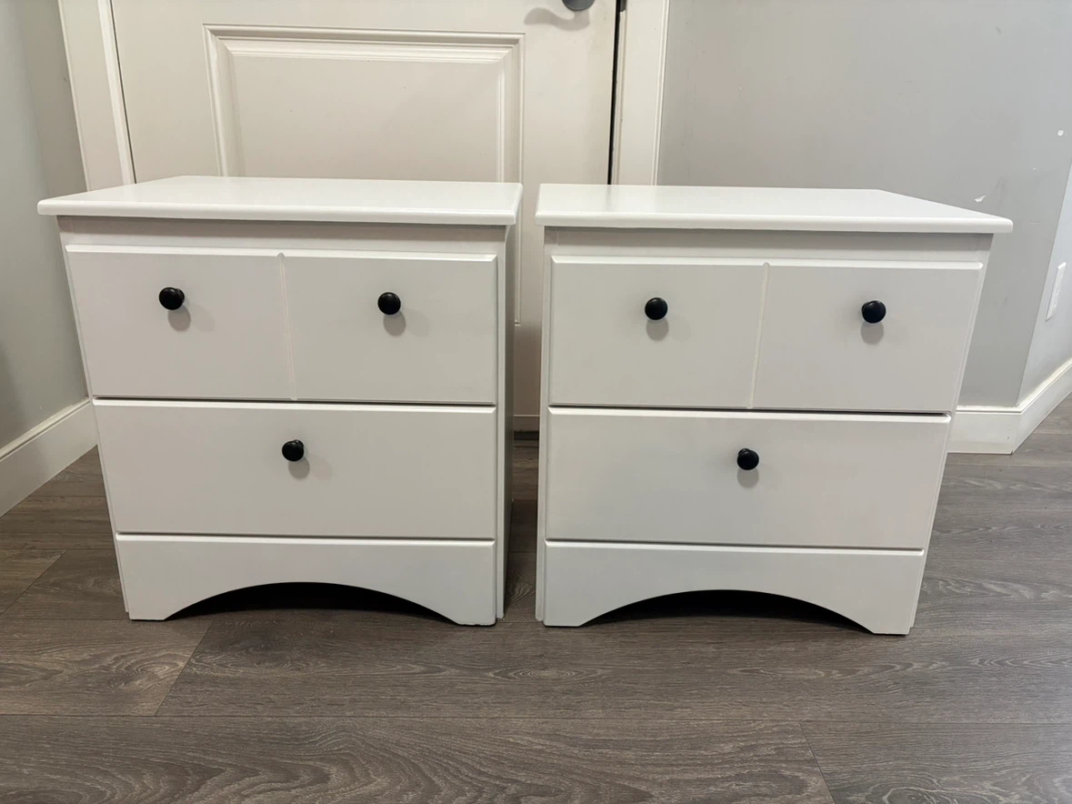 Set of 2 White Nightstands with Drawers - photo 2