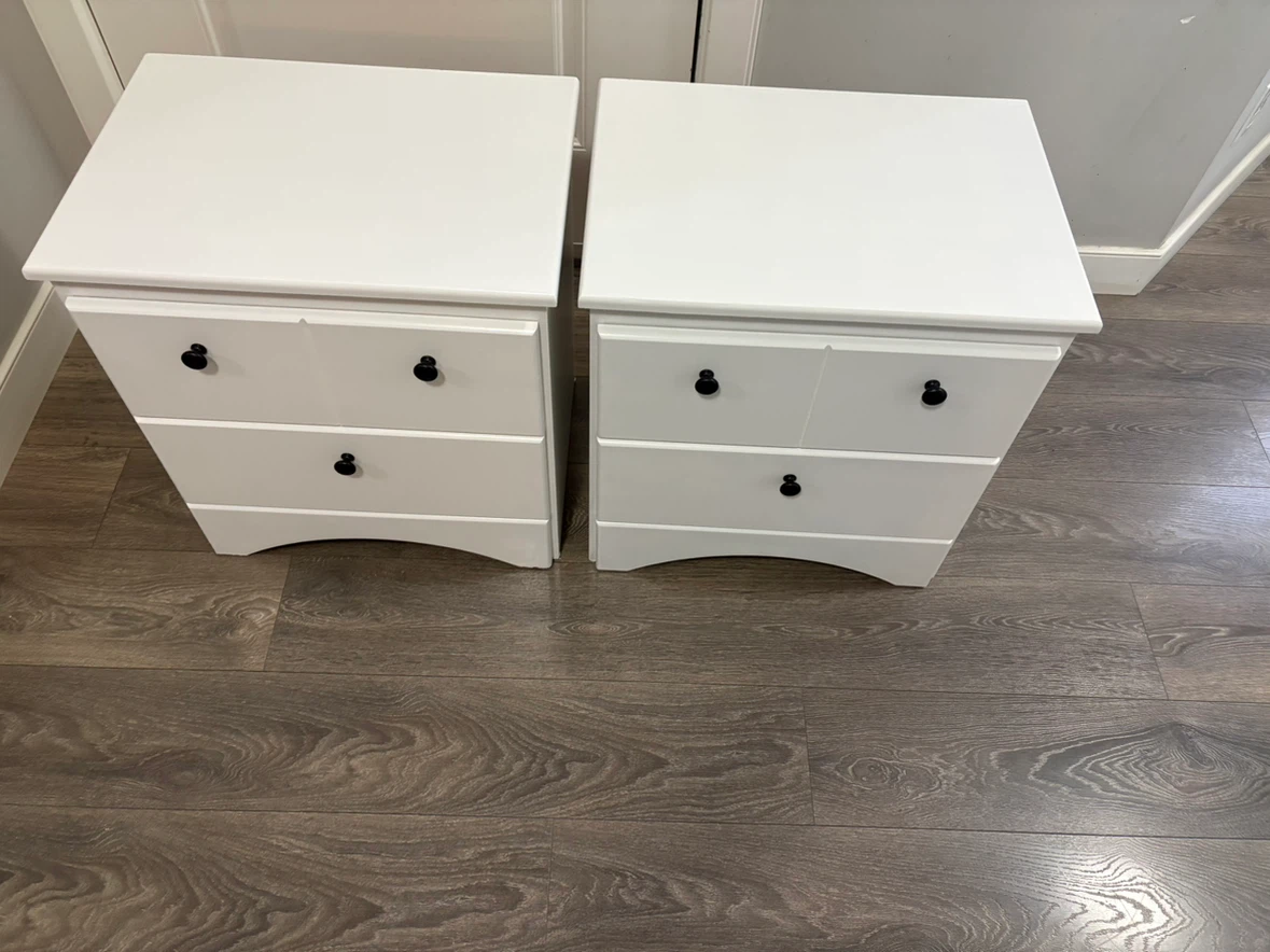 Set of 2 White Nightstands with Drawers - photo 3