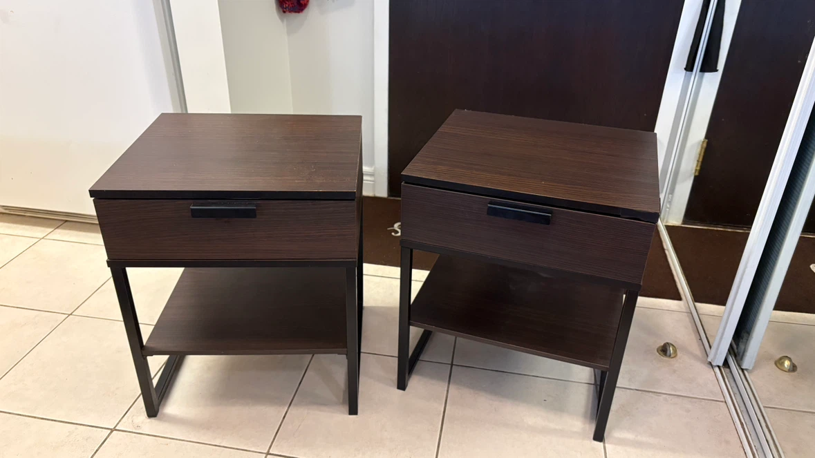 Set of 2 Modern Nightstands / Bedside Tables