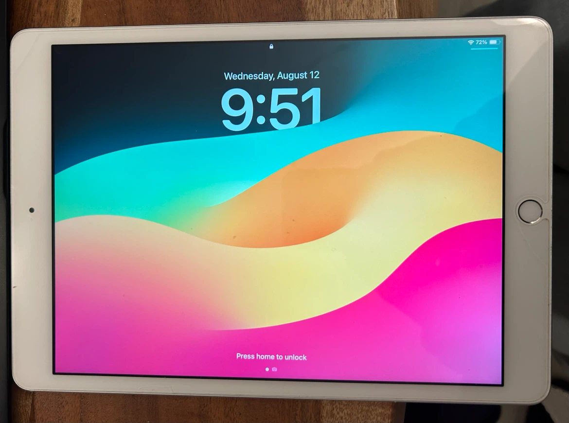 Apple iPad 8th Generation 32GB - photo 2