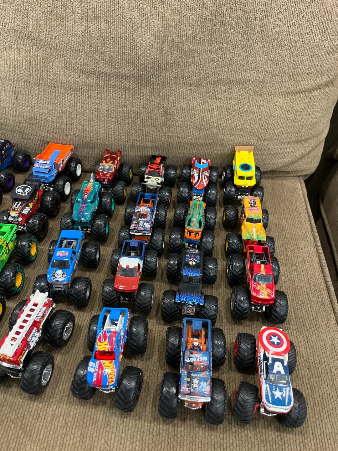 Hot Wheels Monster Trucks Lot 37 - photo 2