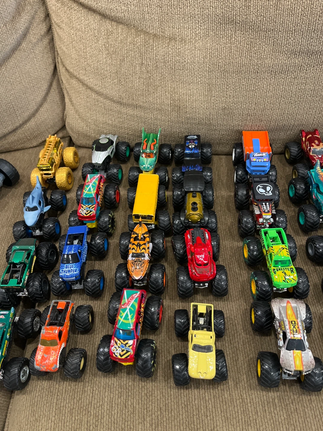 Hot Wheels Monster Trucks Lot 37 - photo 4